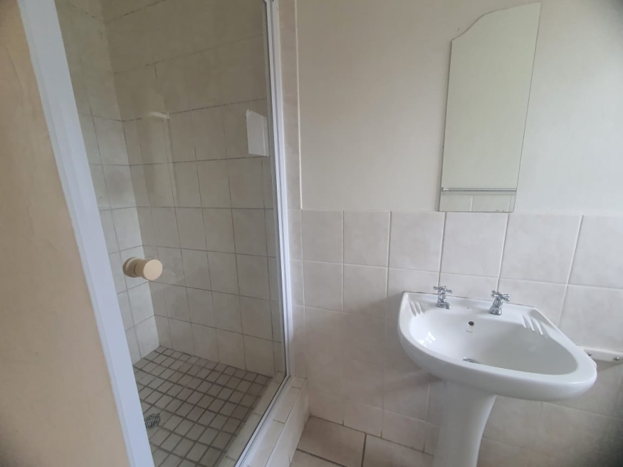 To Let 3 Bedroom Property for Rent in Cambridge West Eastern Cape